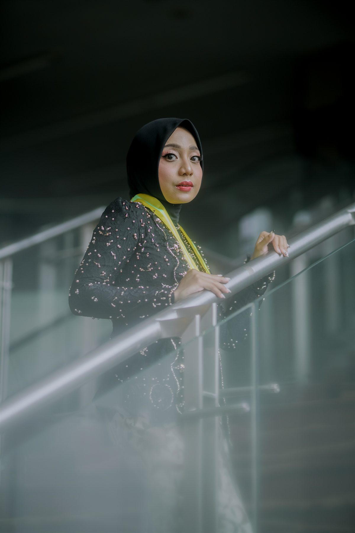 Portrait wisudawan dalam komposisi sinematik