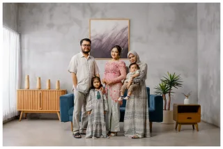Thumbnail contoh foto graduation di Vibesroom Studio