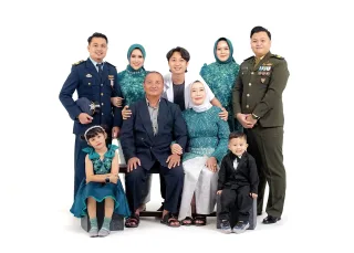 Thumbnail contoh foto family di Vibesroom Studio
