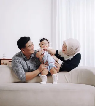 Thumbnail contoh foto family di Vibesroom Studio
